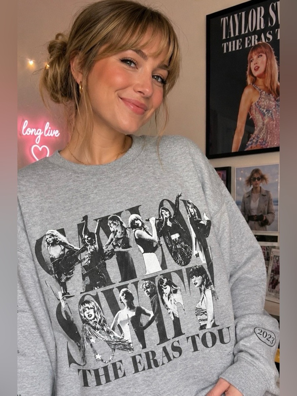 Taylor Swift Eras Tour 2023 Graphic Crewneck Sweatshirt, Large